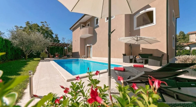 Вилла Charming 6-bed Villa in Vižinada