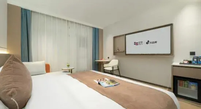 Двухместный люкс ECHIC Hotel (Guangzhou Zhengjia Plaza Tiyuxilu Subway Station)