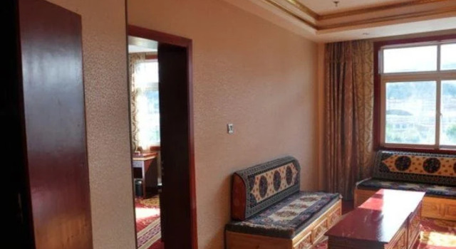 Shangri-La Zhenglong Holiday Hotel