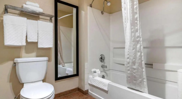Люкс с балконом Best Western Luxury Inn