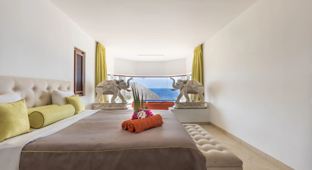 New Oceanfront Luxury Mansion W/ Private Beach & Pool - Gated Community