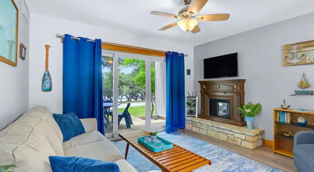 Charming Lakeside Condo - Moments to Lake Fun, Rezervovat Apartmán Canyon Lake Texas Hill Country