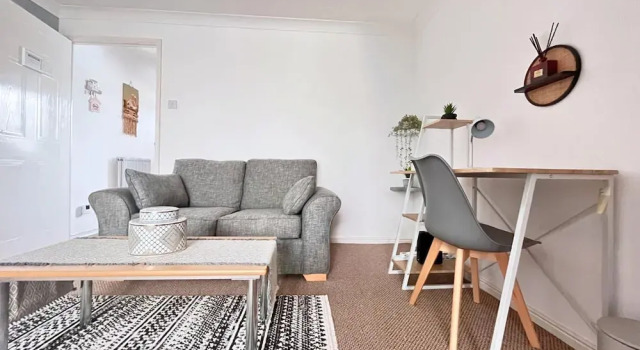 2 Bedrooms - 3 Beds - Quiet Retreat - Parking