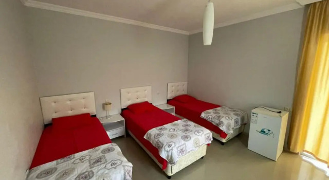Трёхместный номер Deluxe с красивым видом из окна Twins Hotel
