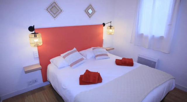 Villa Mama Cocha 8 minutes à pied des plages, Забронировать Вилла Коттеджи Санари-сюр-Мер, рядом с Пляж Горгетт, Коттедж