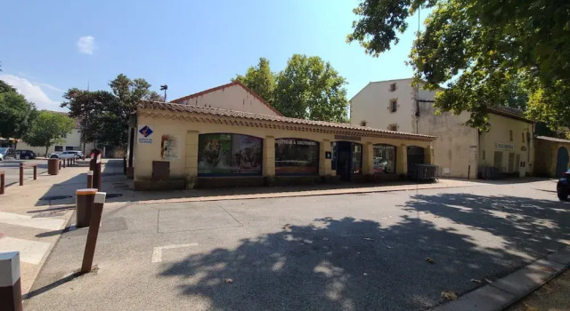 Коттедж Village House in Pélissanne near Luberon