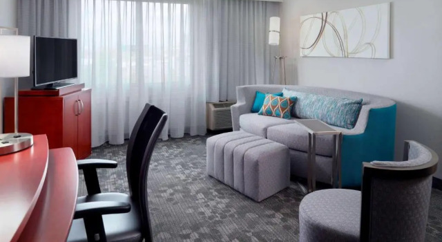 Люкс с видом на бассейн Sonesta Select Atlanta Midtown Georgia Tech