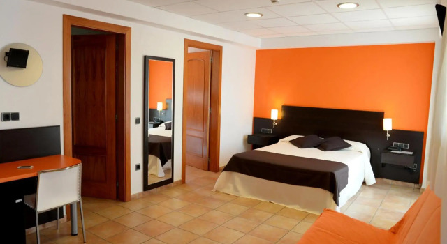 Hotel Pinar del Mar, Rezervați Hotel Hoteluri SPA în Girona, SPA
