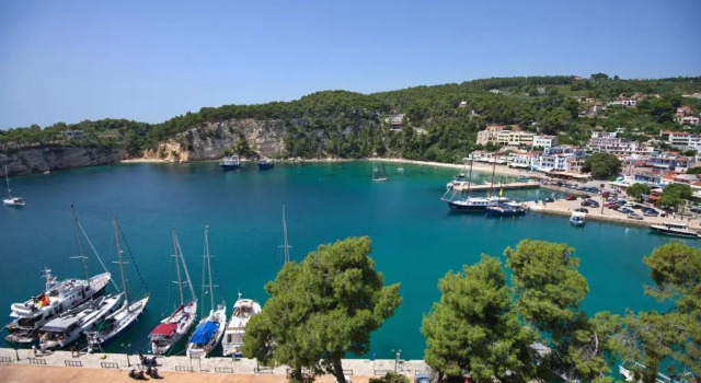 Семейная студия с балконом и с видом на море Kavos Hotel