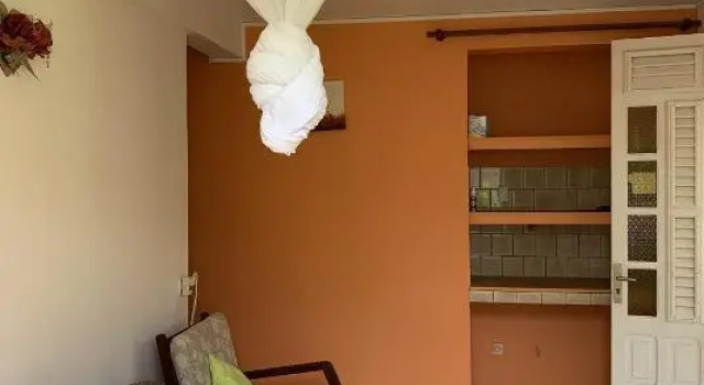 Studio Griyav- dans villa les Polycias, Varaa Villa Mökit kohteessa Fort-de-France, Mökki