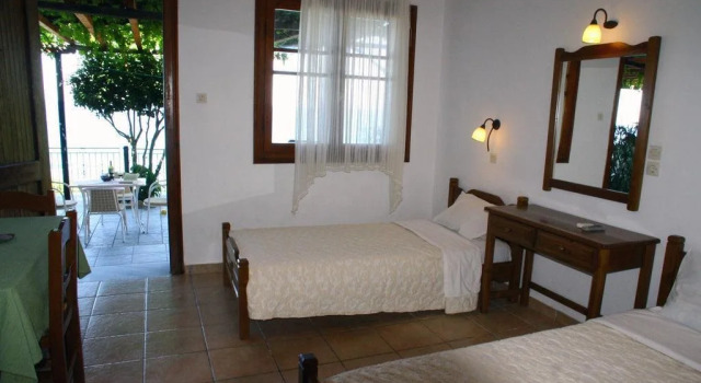 Papa Nero Studios & Apartments, Book Apartment Mouresi 