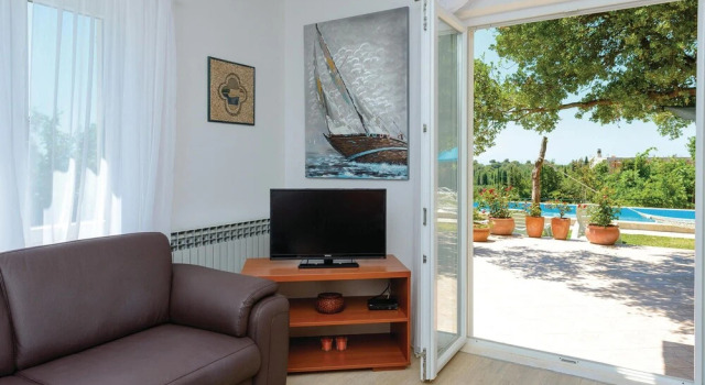 Stunning Home in Mocici With Wifi and 4 Bedrooms