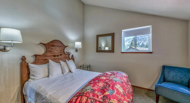 Номер Standard 2br+ Loft Centrally Located Kirkwood Great Value 2 Bedroom Condo by RedAwning