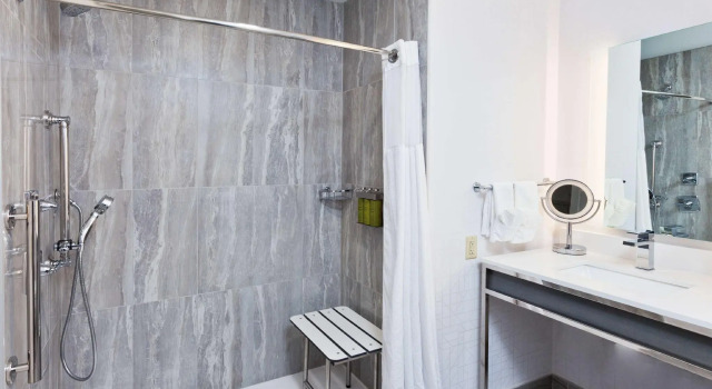Standard Vierer Zimmer Doubletree By Hilton Dothan, Al