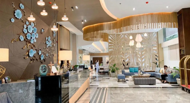 J7 Plaza Hotel, Забронировать Отель Отели Илоило с бассейном, рядом с Конгресс-центр Илоило, Бассейн