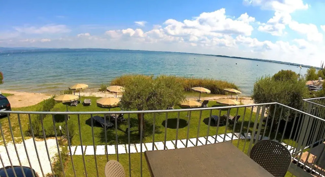 Студия с балконом и с видом на озеро Villa Canneto dep.Smeraldo