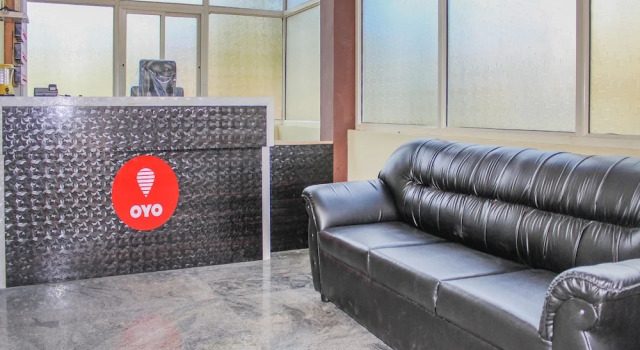 OYO 12840 Sri Guru Residency