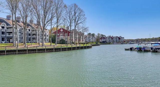 Waterfront Lake Norman Retreat w/ Balcony, Book Lejlighed Davidson North Carolina