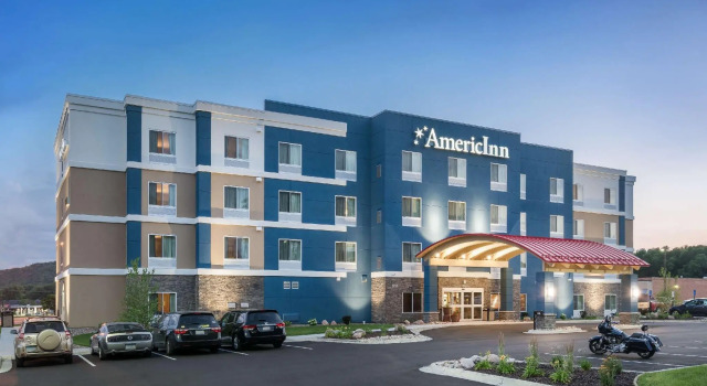 Двухместный люкс AmericInn by Wyndham Winona
