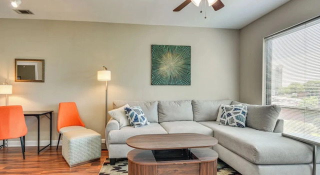 Walkable Condo in Dtwn Greensboro! Extended Stay, Забронировать Апартаменты/квартира Апартаменты Гринсборо, рядом с Школа медицинских сестер при Университете Северной Каролины в Гринсборо, Апартаменты/квартира