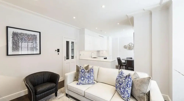 Luxury Three Bedroom - Flat 132 (Lower Ground Floor)