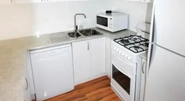 Lyneham Pines, Book Hotel Lyneham 