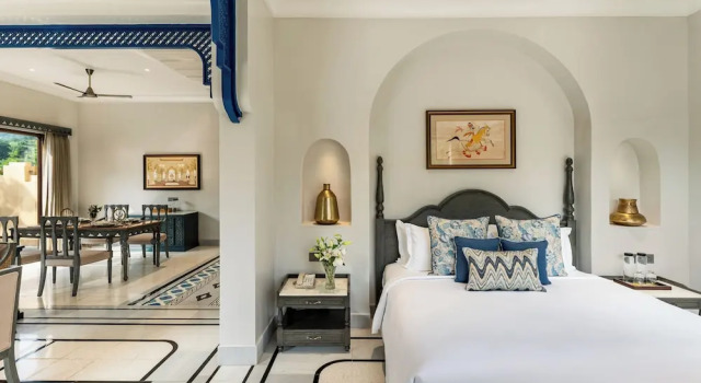 Presidentti Sviitti parvekkeella Dev Bagh Luxurious Private Suites