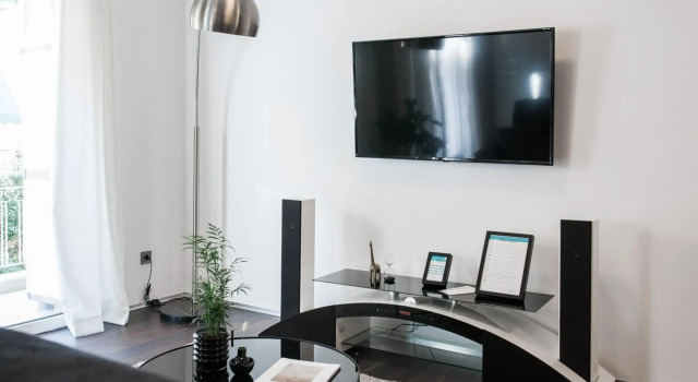 Industrial 1BR Apartment in Ampelokipoi Area by UPSTREET