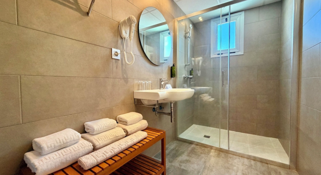 Трёхместный номер Standard с балконом Hotel Celymar