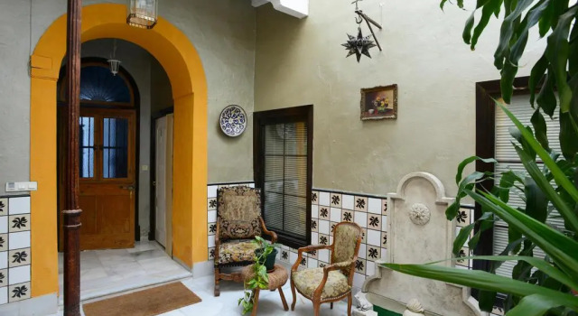 Casa Juana, Забронировать Отель Херес-де-ла-Фронтера Коста-де-ла-Лус, рядом с Los Duendes de Jerez