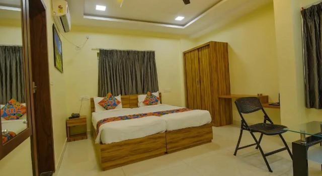 Номер Deluxe Fabhotel Purple Suites Inn