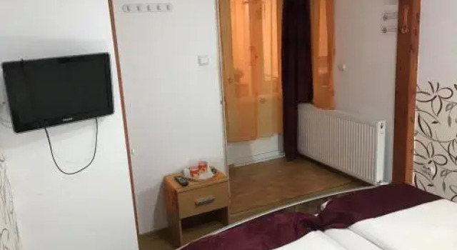 Casa Ina, Rezervovat Hotel Hotely v Hunedoara s parkováním, Parkování