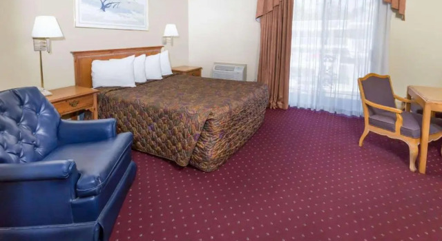 Двухместный номер Days Inn by Wyndham Medford