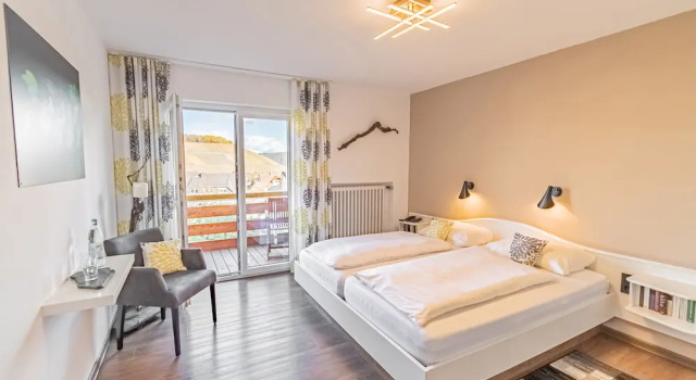 Двухместный номер Comfort с балконом Weinhotel Ayler Kupp