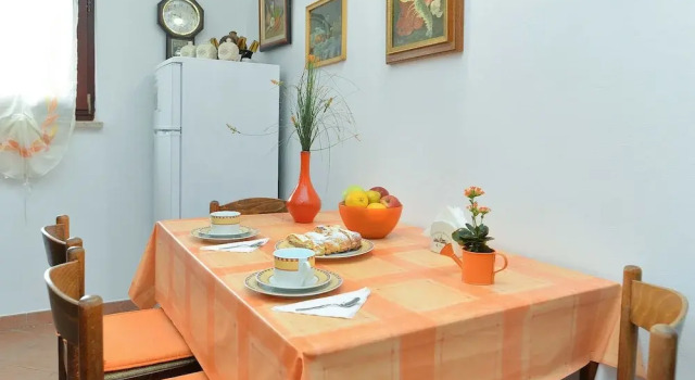 Apartment 522