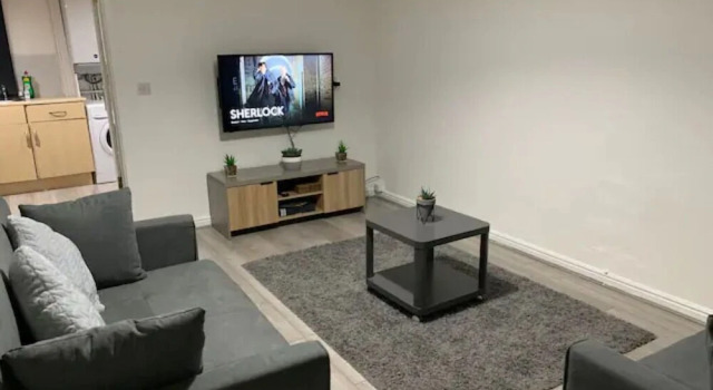 ✰Convenient 2 Bedroom Apt Close To Centre - Parking✰, Забронировать Отель Лидс Западный Йоркшир, рядом с Городская ферма Meanwood Valley