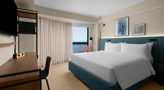 Двухместный люкс c 1 комнатой с видом на океан ROK Hotel Kingston, Tapestry Collection By Hilton