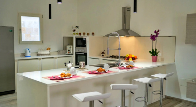 Villa Gargasole - Eleganza e Comfort con Piscina Privata, Book Villa Hotels in Alessano with Parking, Parking