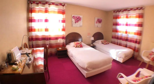 Двухместный номер Comfort Logis Auvhôtel