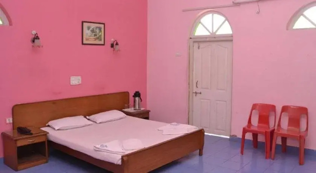 Mayem Lakeview, Rezervovat Hotel Hotely v Divar Island s bazénem, Bazén