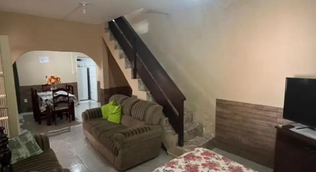 Casa com wi-fi e garagem a 5 minutos da Praia Grande