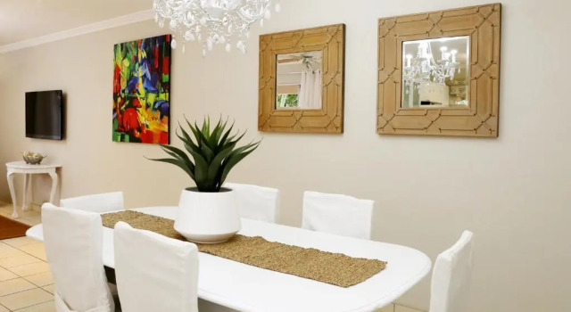 Апартаменты Banana palm luxury cottage