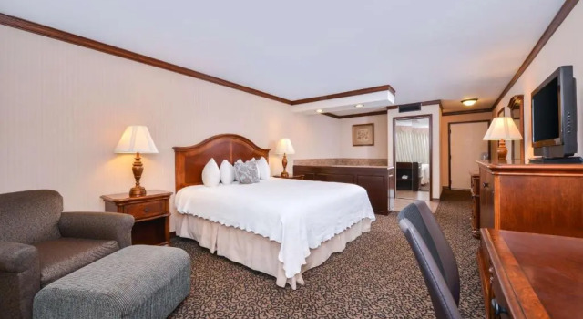 Люкс с видом на озеро Best Western Edgewater Resort
