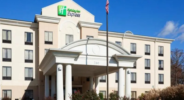 Кровать в общем номере Holiday Inn Express Knoxville-Strawberry Plains by IHG