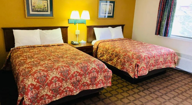 Четырёхместный номер Standard EastGate Inn