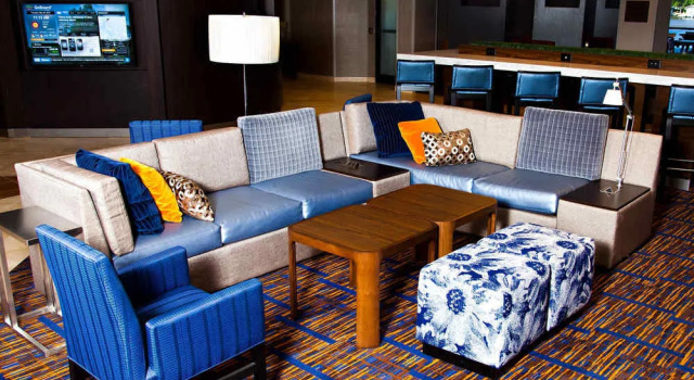 Courtyard La Crosse Downtown/Mississippi Riverfront, Book Hotel Hoteller i La Crosse med morgenmad, Morgenmad