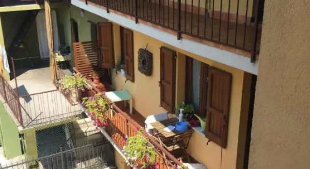 Borgo Volciano Garda Lake APP1, Забронировать Отель Отели в центре Роэ, в центре