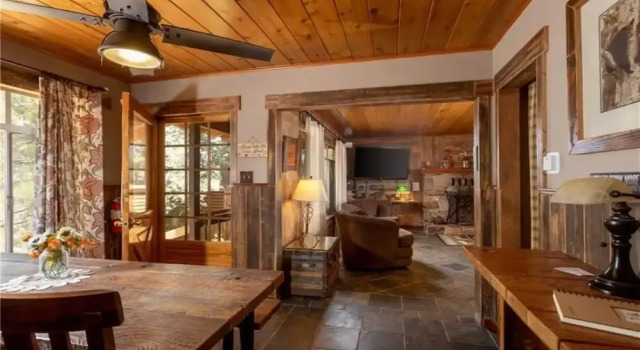 Hot Tub, Near Village/Lake - Kelly`s Kottage, Забронировать Отель Биг-Бэр-Лейк San Bernardino Mountains, рядом с Big Bear Queen Lake Tours