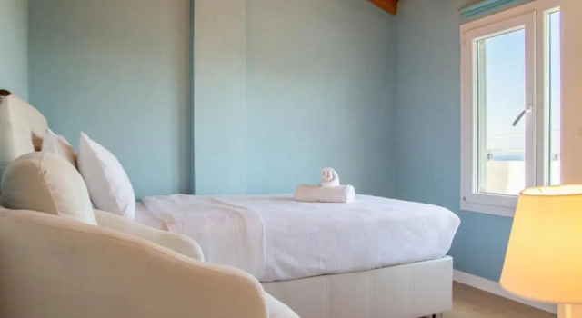 House in Mordogan With Sea and Mountain View, Rezerwuj Hotel Hotele w Karaburun z parkingiem, Parking