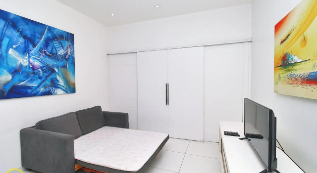 Studio moderno com vista lateral para o mar na quadra da praia em Copacabana!